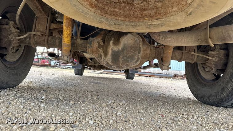 image for item EA2028 2004 Ford F350 Super Duty Crew Cab pickup truck