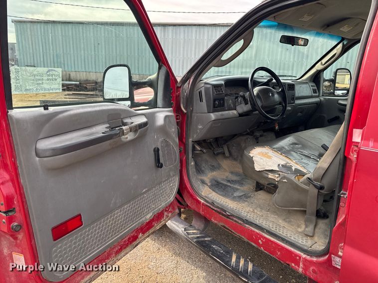 image for item EA2028 2004 Ford F350 Super Duty Crew Cab pickup truck