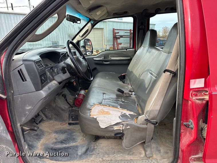 image for item EA2028 2004 Ford F350 Super Duty Crew Cab pickup truck