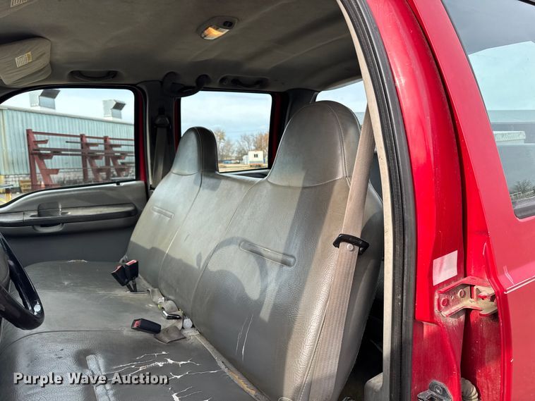 image for item EA2028 2004 Ford F350 Super Duty Crew Cab pickup truck