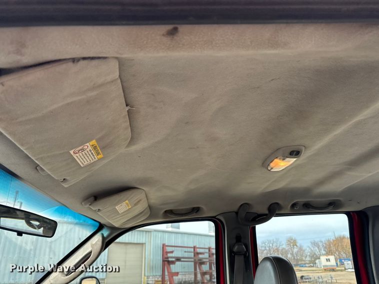 image for item EA2028 2004 Ford F350 Super Duty Crew Cab pickup truck