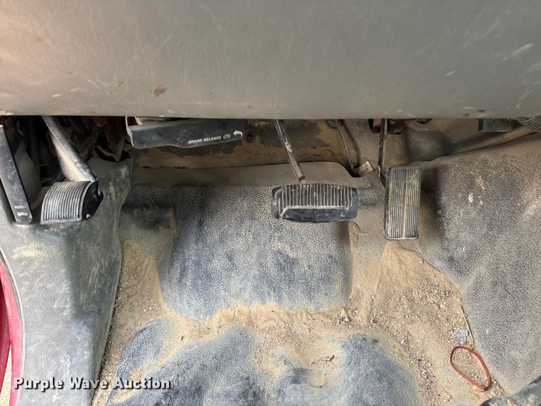 image for item EA2028 2004 Ford F350 Super Duty Crew Cab pickup truck