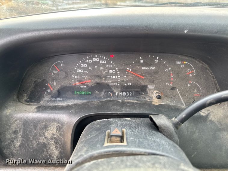 image for item EA2028 2004 Ford F350 Super Duty Crew Cab pickup truck