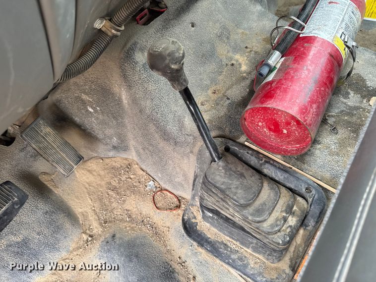 image for item EA2028 2004 Ford F350 Super Duty Crew Cab pickup truck