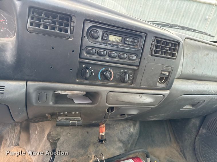 image for item EA2028 2004 Ford F350 Super Duty Crew Cab pickup truck