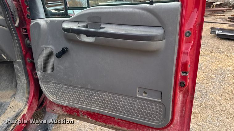 image for item EA2028 2004 Ford F350 Super Duty Crew Cab pickup truck