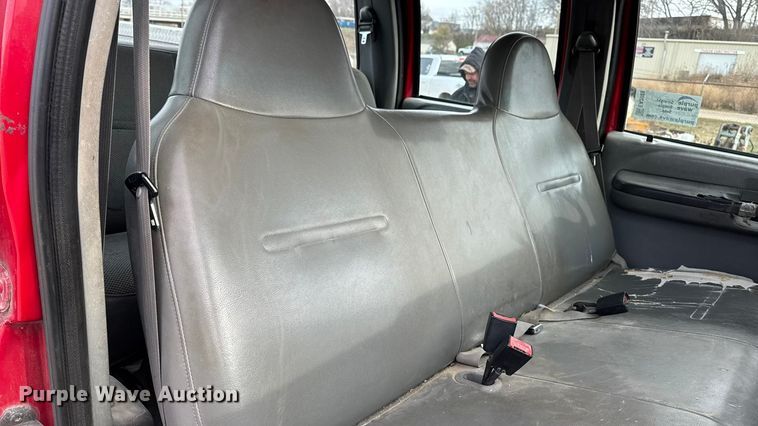 image for item EA2028 2004 Ford F350 Super Duty Crew Cab pickup truck