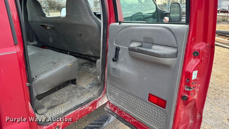 image for item EA2028 2004 Ford F350 Super Duty Crew Cab pickup truck