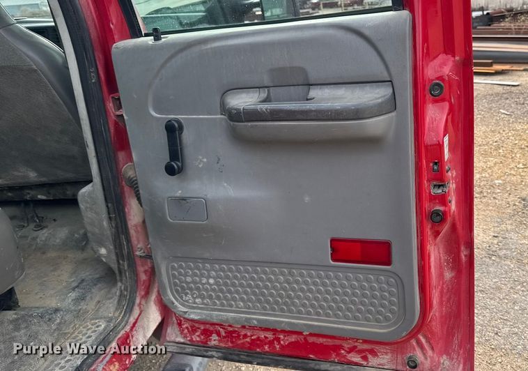 image for item EA2028 2004 Ford F350 Super Duty Crew Cab pickup truck