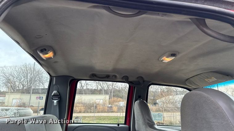 image for item EA2028 2004 Ford F350 Super Duty Crew Cab pickup truck