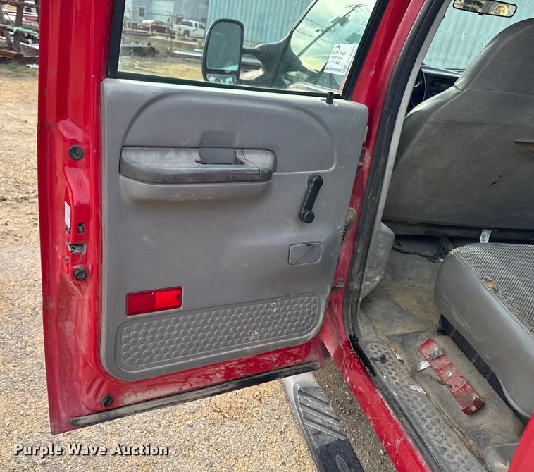 image for item EA2028 2004 Ford F350 Super Duty Crew Cab pickup truck