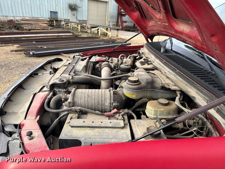 image for item EA2028 2004 Ford F350 Super Duty Crew Cab pickup truck