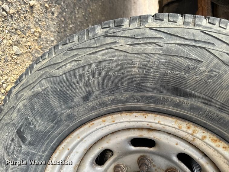 image for item EA2028 2004 Ford F350 Super Duty Crew Cab pickup truck