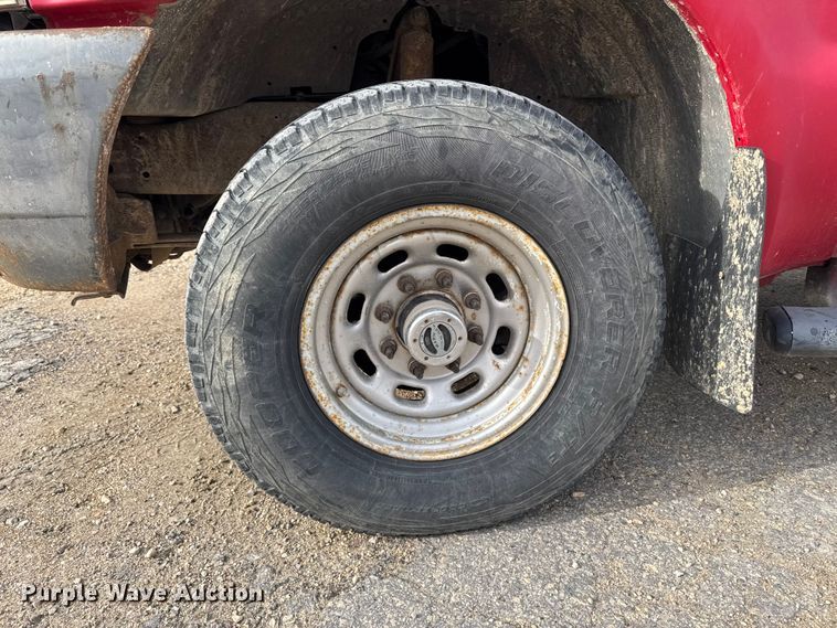 image for item EA2028 2004 Ford F350 Super Duty Crew Cab pickup truck