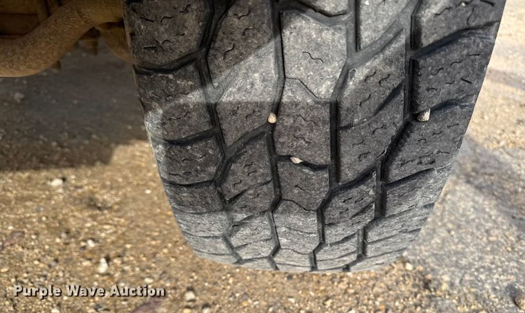 image for item EA2028 2004 Ford F350 Super Duty Crew Cab pickup truck