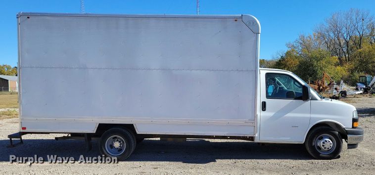 image for item EA2725 2018 Chevrolet Express Bay Bridge box truck