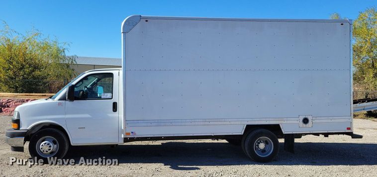 image for item EA2725 2018 Chevrolet Express Bay Bridge box truck