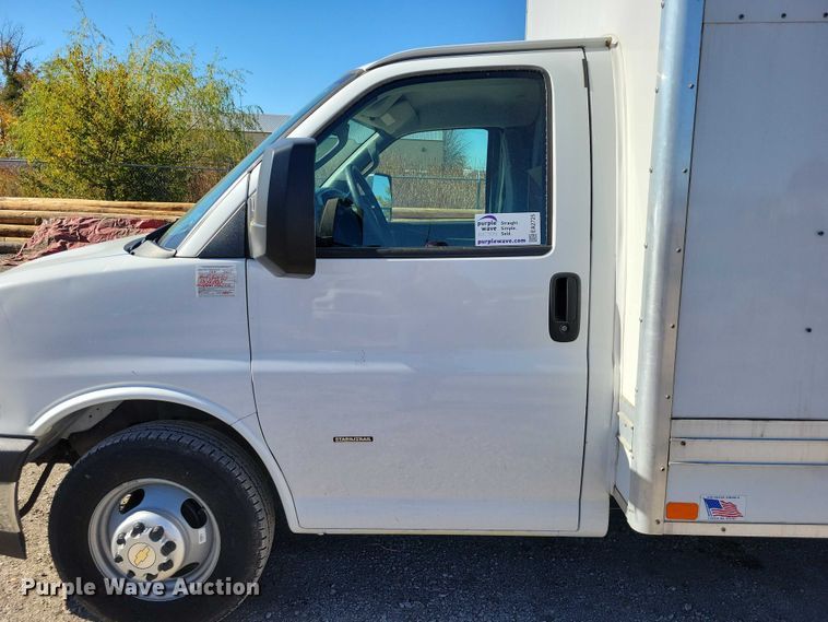 image for item EA2725 2018 Chevrolet Express Bay Bridge box truck