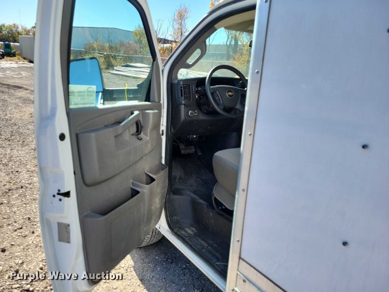 image for item EA2725 2018 Chevrolet Express Bay Bridge box truck