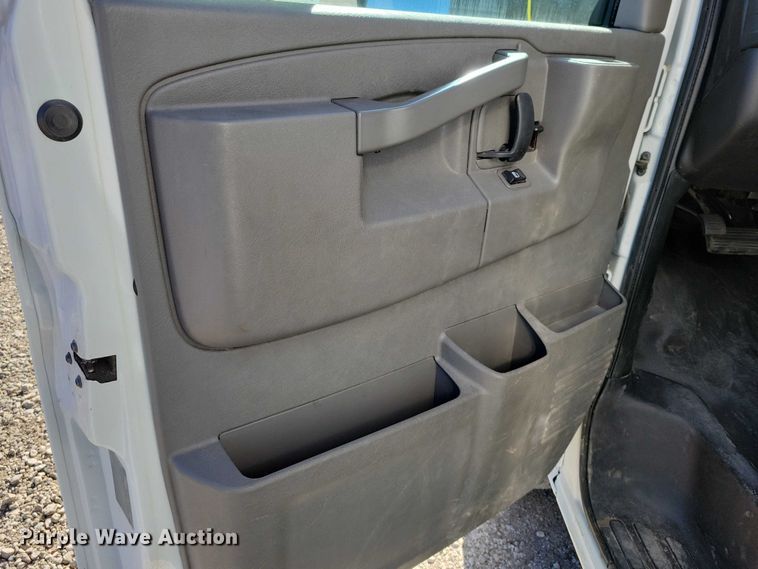 image for item EA2725 2018 Chevrolet Express Bay Bridge box truck