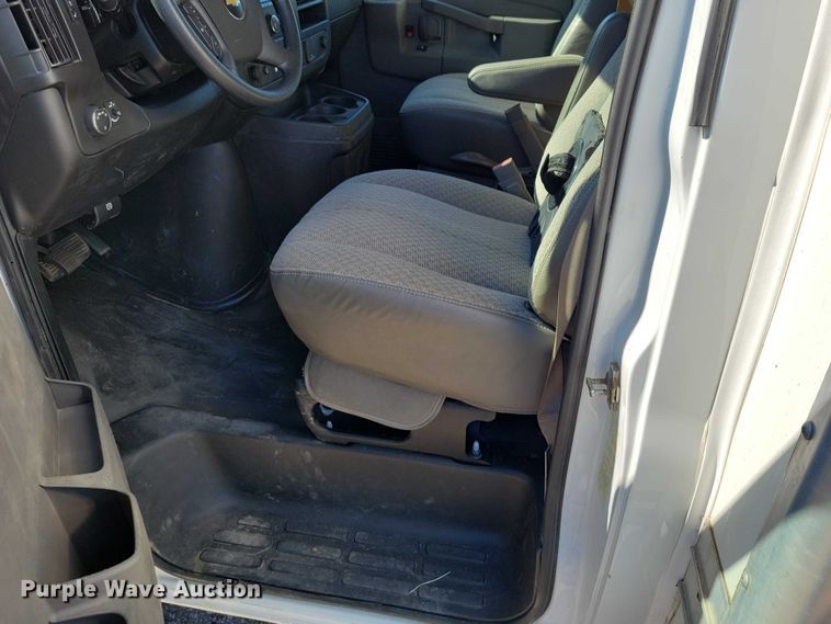 image for item EA2725 2018 Chevrolet Express Bay Bridge box truck