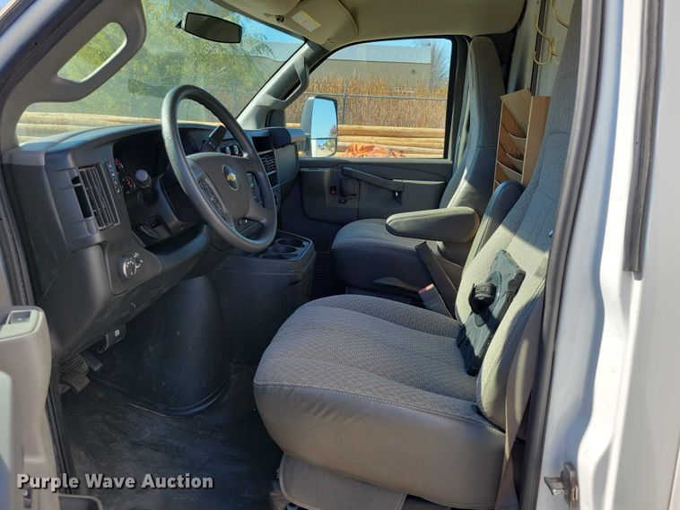 image for item EA2725 2018 Chevrolet Express Bay Bridge box truck