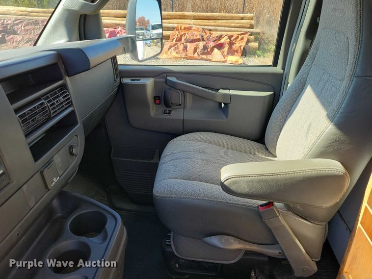 image for item EA2725 2018 Chevrolet Express Bay Bridge box truck