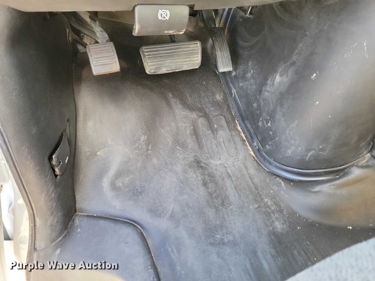 image for item EA2725 2018 Chevrolet Express Bay Bridge box truck