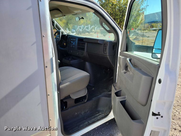 image for item EA2725 2018 Chevrolet Express Bay Bridge box truck