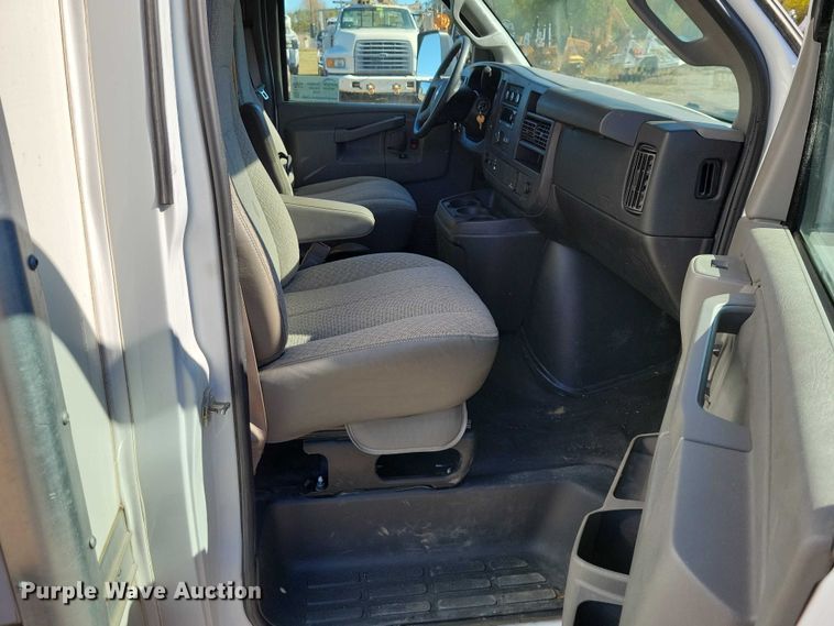 image for item EA2725 2018 Chevrolet Express Bay Bridge box truck