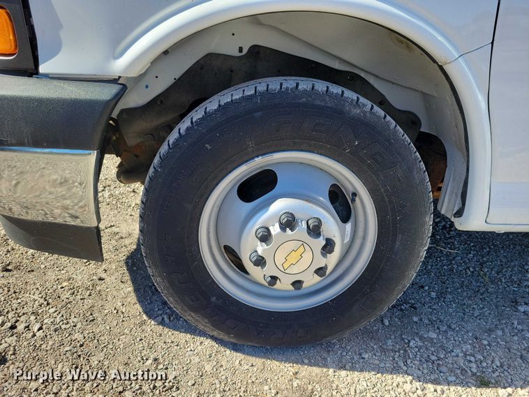 image for item EA2725 2018 Chevrolet Express Bay Bridge box truck