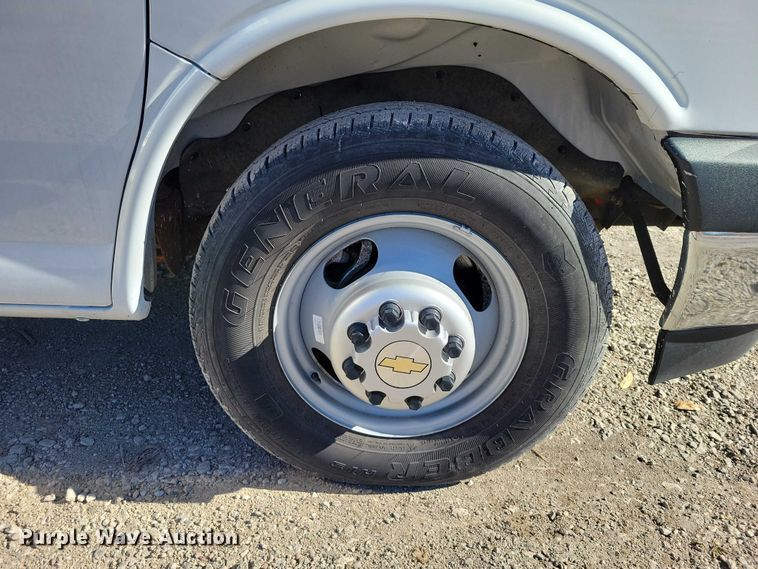 image for item EA2725 2018 Chevrolet Express Bay Bridge box truck