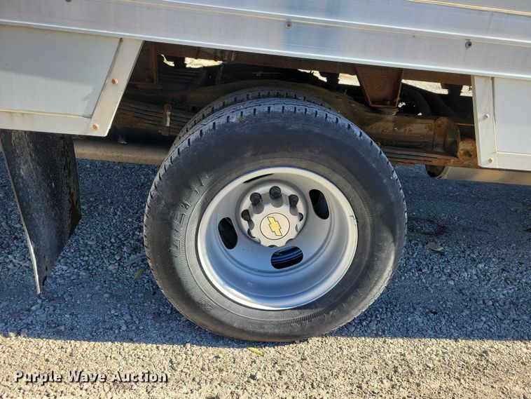 image for item EA2725 2018 Chevrolet Express Bay Bridge box truck