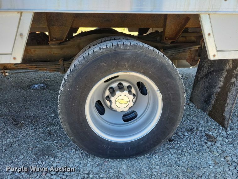 image for item EA2725 2018 Chevrolet Express Bay Bridge box truck