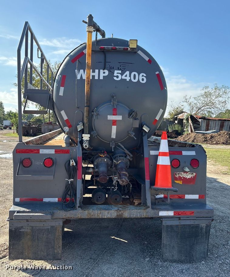 image for item EA7027 2010 Proco vacuum trailer