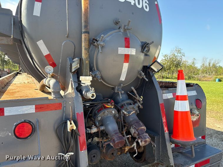 image for item EA7027 2010 Proco vacuum trailer