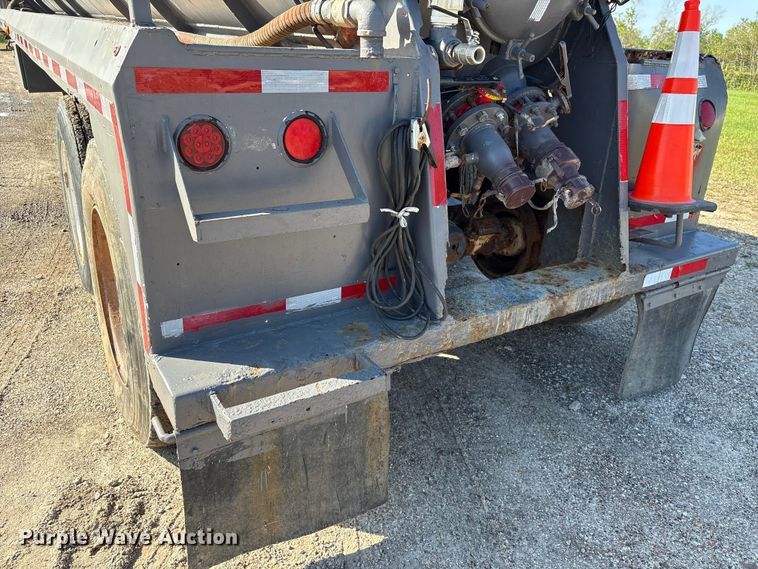 image for item EA7027 2010 Proco vacuum trailer