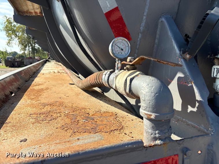 image for item EA7027 2010 Proco vacuum trailer