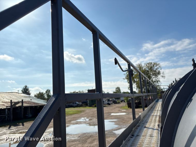 image for item EA7027 2010 Proco vacuum trailer