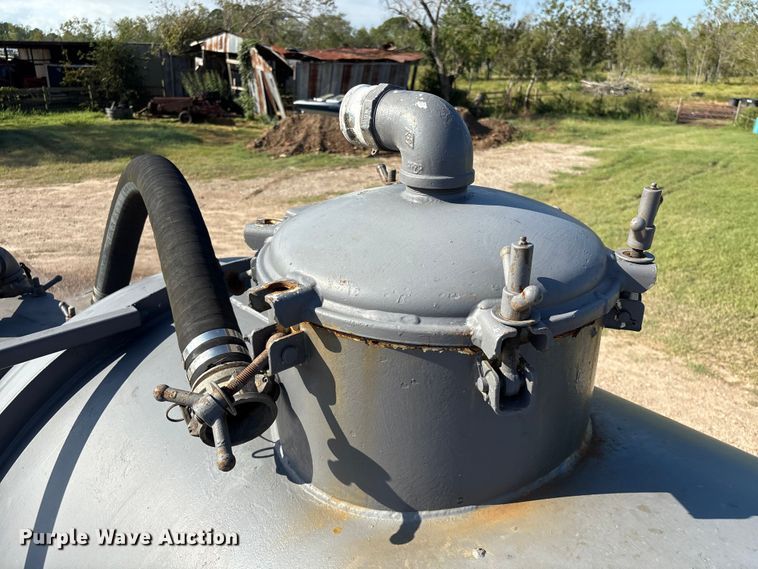 image for item EA7027 2010 Proco vacuum trailer