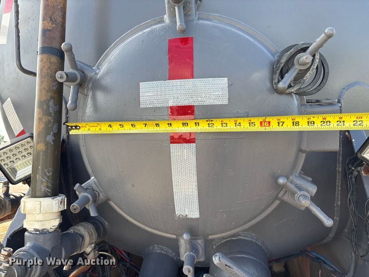 image for item EA7027 2010 Proco vacuum trailer