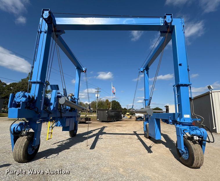 image for item EA7034 Marina Planet H25/2 marine travel lift