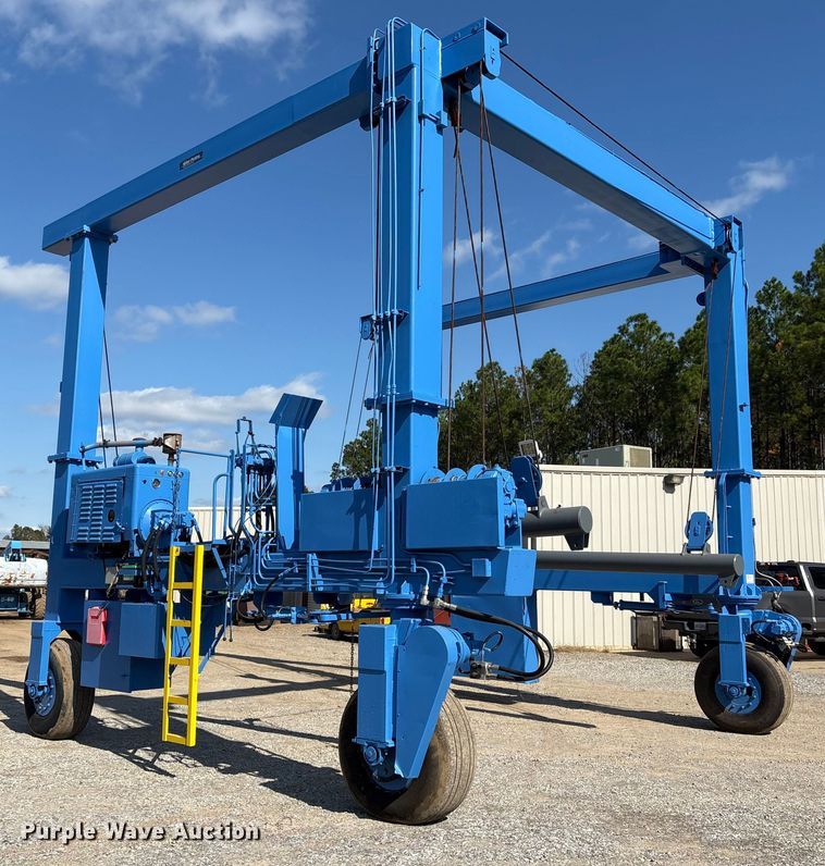 image for item EA7034 Marina Planet H25/2 marine travel lift