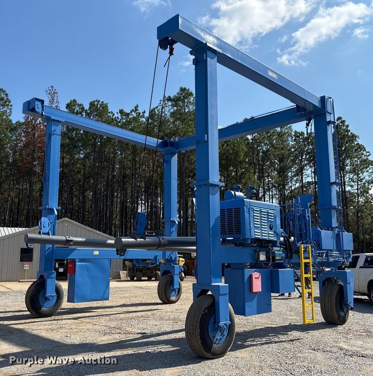 image for item EA7034 Marina Planet H25/2 marine travel lift