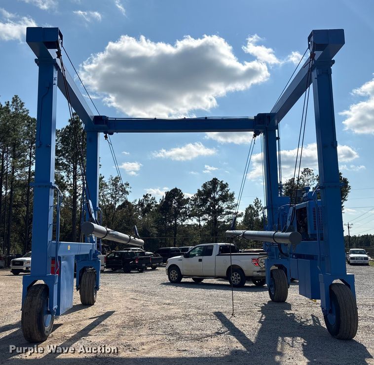image for item EA7034 Marina Planet H25/2 marine travel lift