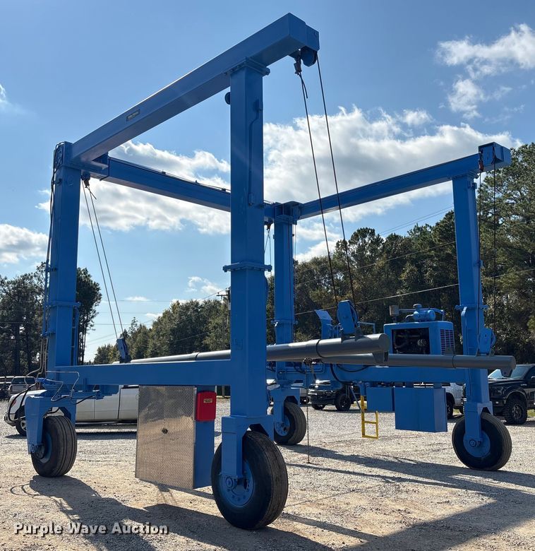 image for item EA7034 Marina Planet H25/2 marine travel lift