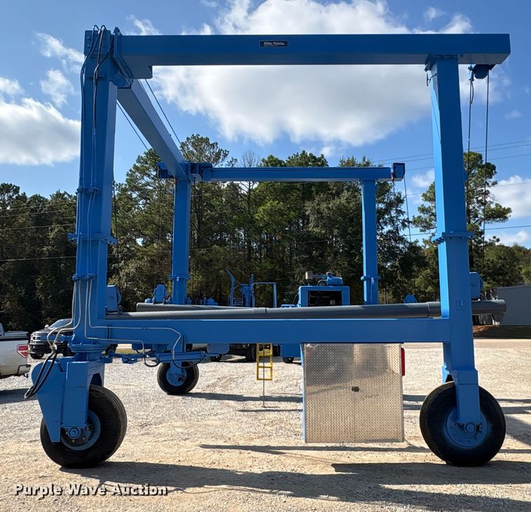 image for item EA7034 Marina Planet H25/2 marine travel lift