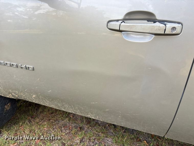 image for item EA7039 2008 Chevrolet Silverado 3500HD Crew Cab flatbed pickup truck