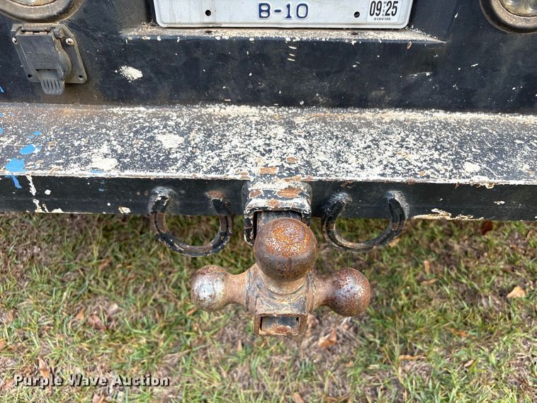 image for item EA7039 2008 Chevrolet Silverado 3500HD Crew Cab flatbed pickup truck