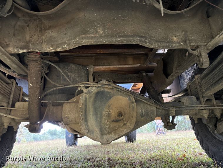 image for item EA7039 2008 Chevrolet Silverado 3500HD Crew Cab flatbed pickup truck